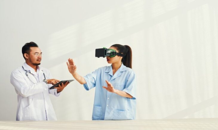 Colleges Use VR and Mannequins in Nursing Training