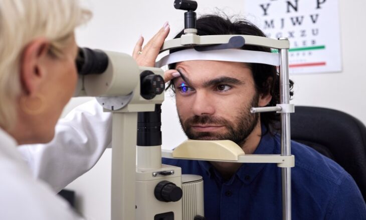 Review Analyses VR and AR in Ophthalmic Surgery Training